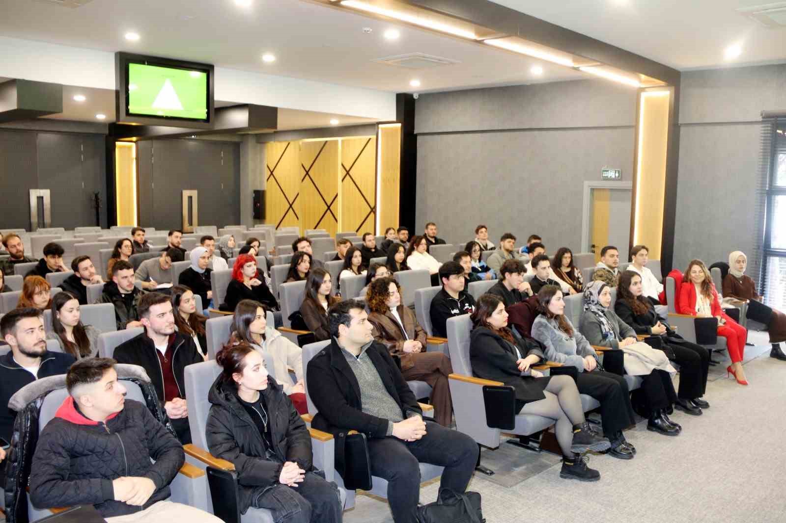 Kütahya’da üniversitesi-sanayi iş birliği model oluyor
Kütahya’da üniversitesi-sanayi iş birliği model oluyor