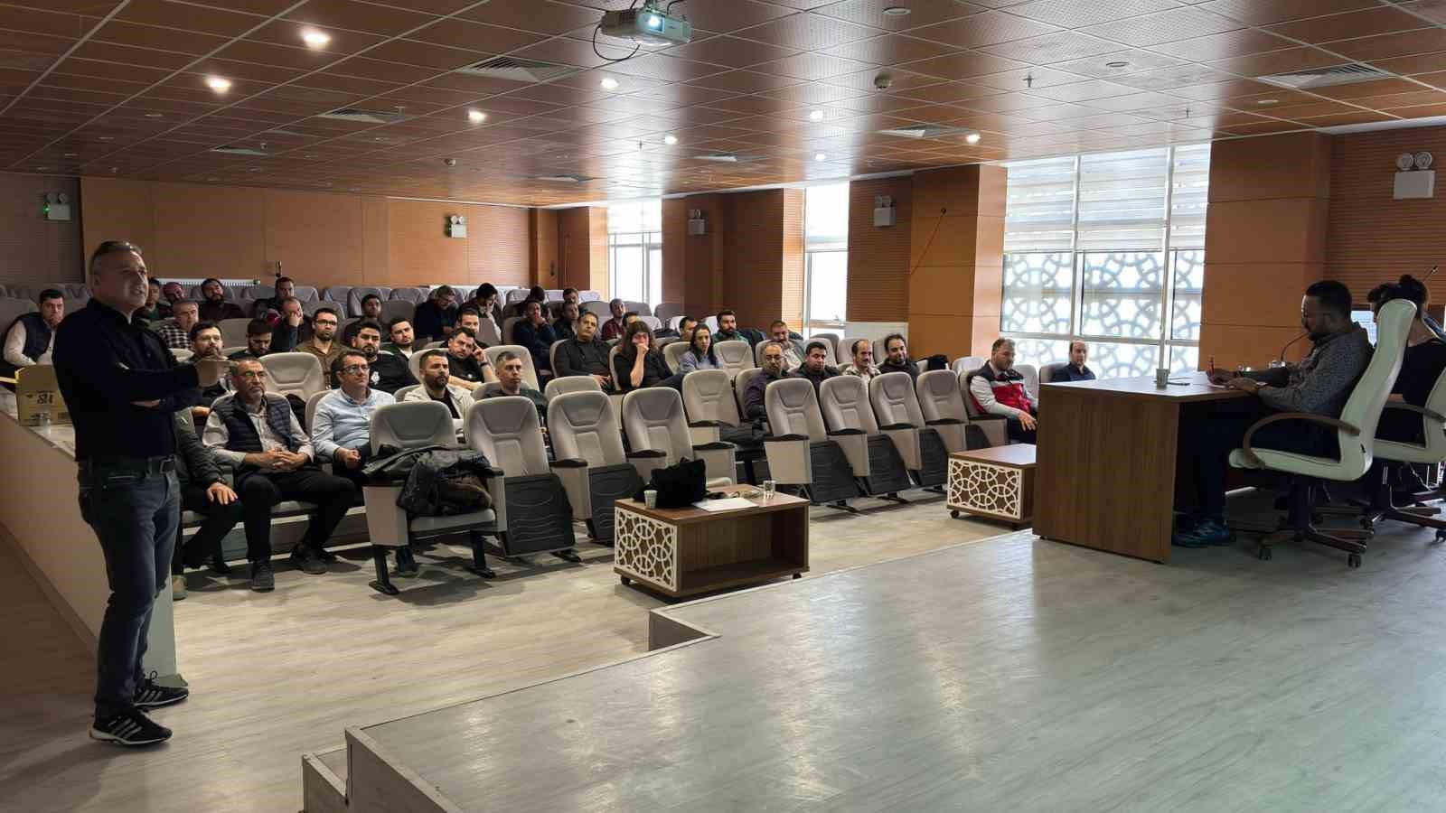 Kütahya’da veteriner hekimlere hizmet içi eğitim düzenlendi
