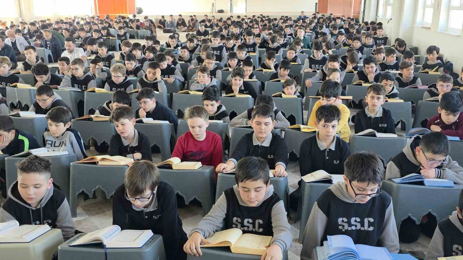 Kütahya’da yüzlerce öğrenciden aynı anda mukabele
