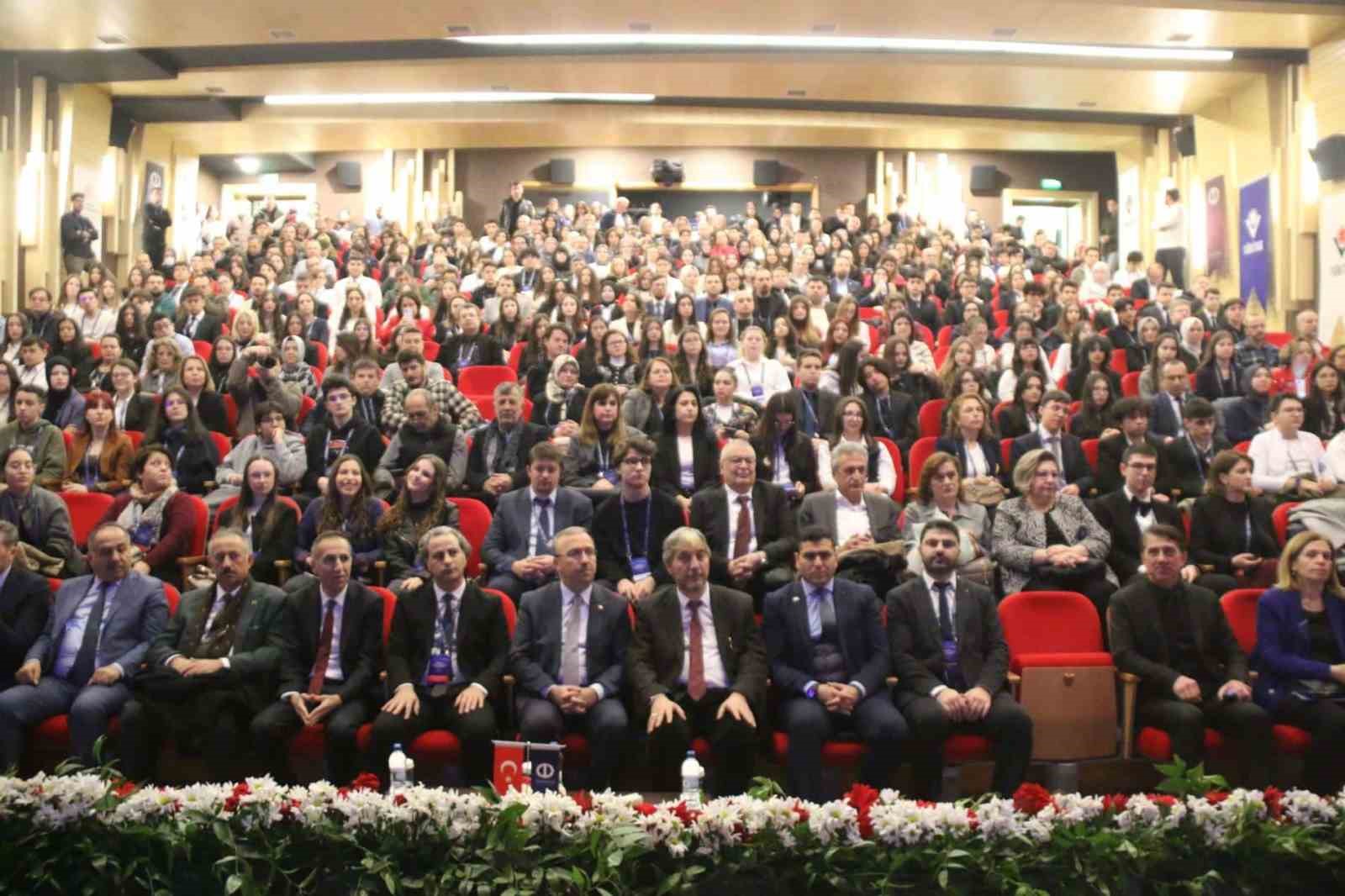 Kütahyalı liseler ’Lise Öğrencileri Araştırma Projeleri Bölge Yarışması’ndan ödüllerle döndü
