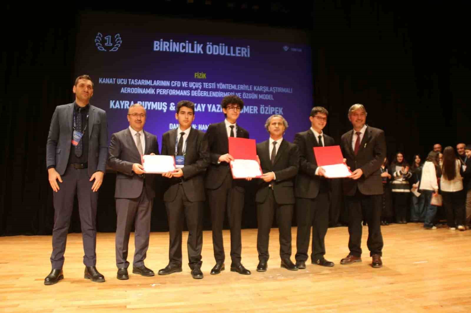 Kütahyalı liseler ’Lise Öğrencileri Araştırma Projeleri Bölge Yarışması’ndan ödüllerle döndü
