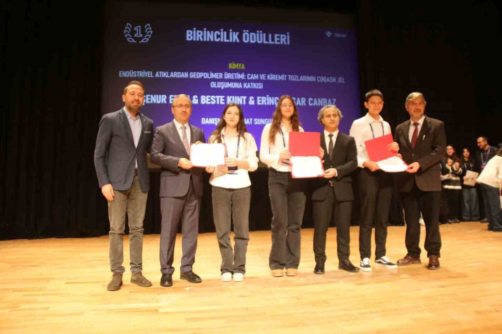 Kütahyalı liseler ’Lise Öğrencileri Araştırma Projeleri Bölge Yarışması’ndan ödüllerle döndü
