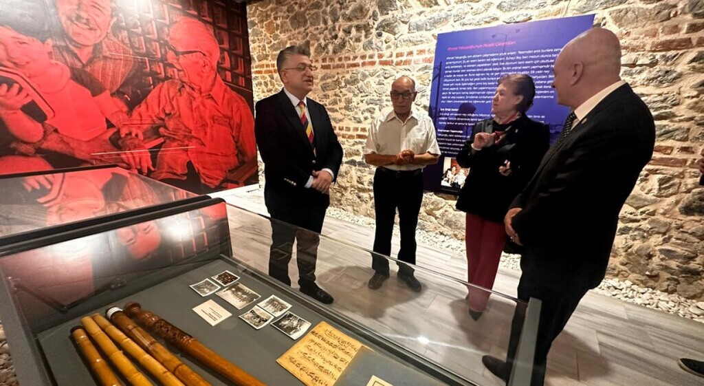 Kütahyalı ressam Ahmet Yakupoğlu’nun "Bir Hezarfenin İzleri" sergisi
Kütahyalı ressam Ahmet Yakupoğlu’nun "Bir Hezarfenin İzleri" sergisi