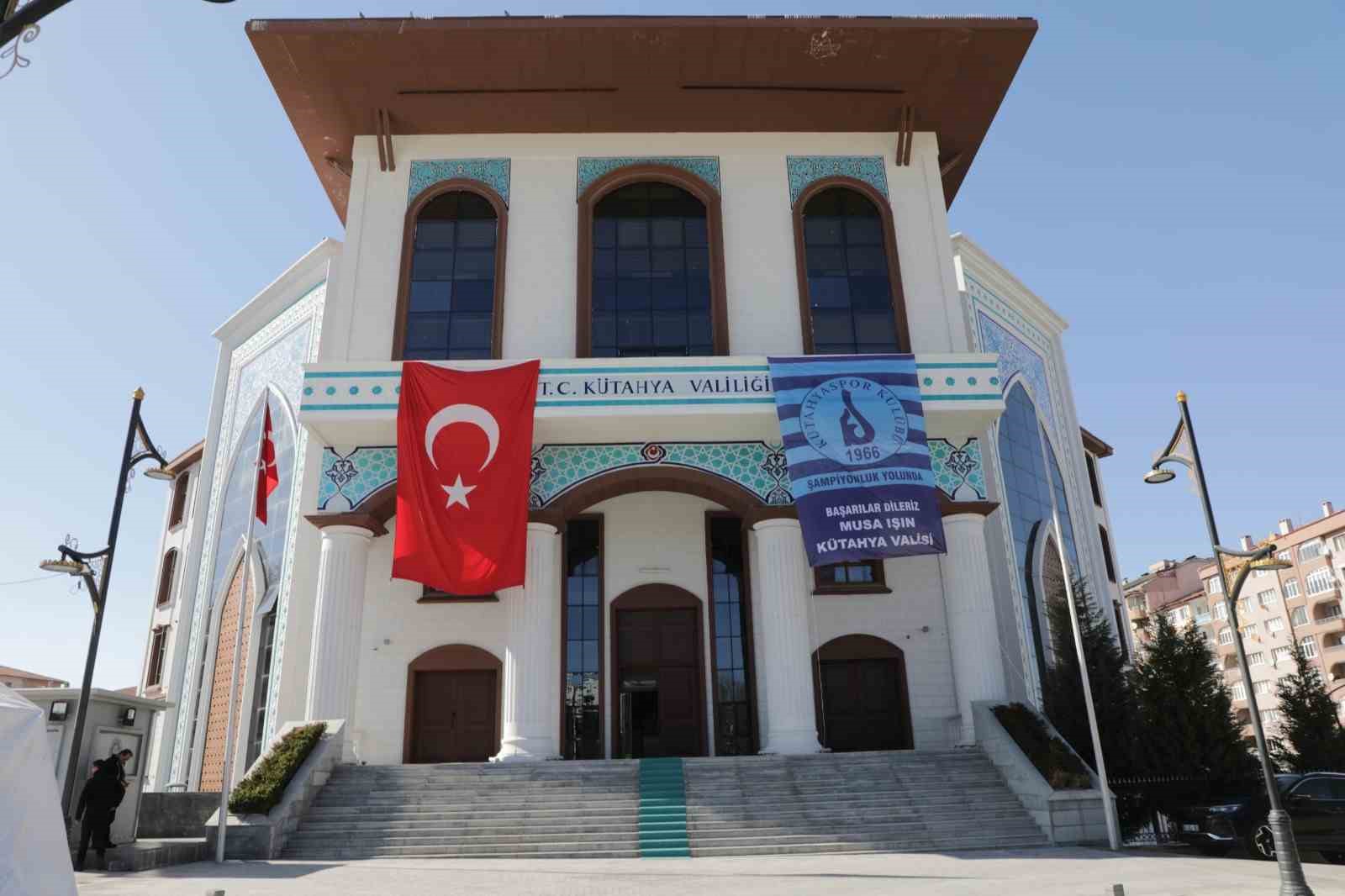 Kütahyaspor’un "43 bin bayrak" projesine ilk destek Vali Işın’dan
