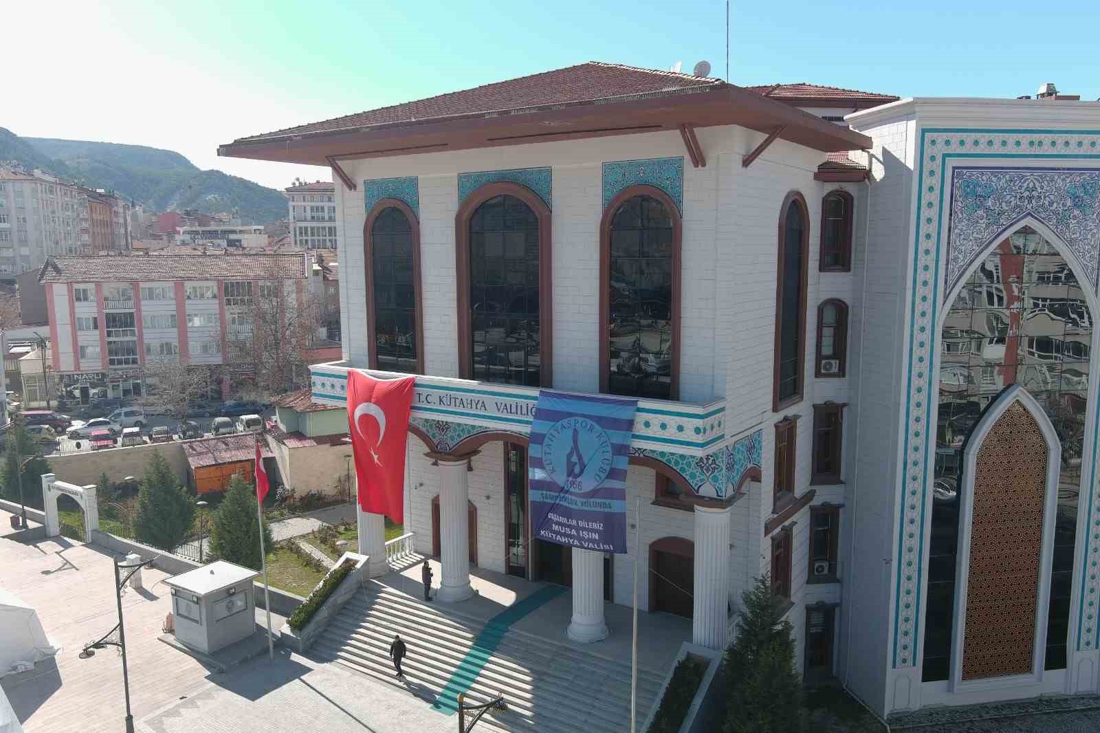 Kütahyaspor’un "43 bin bayrak" projesine ilk destek Vali Işın’dan
