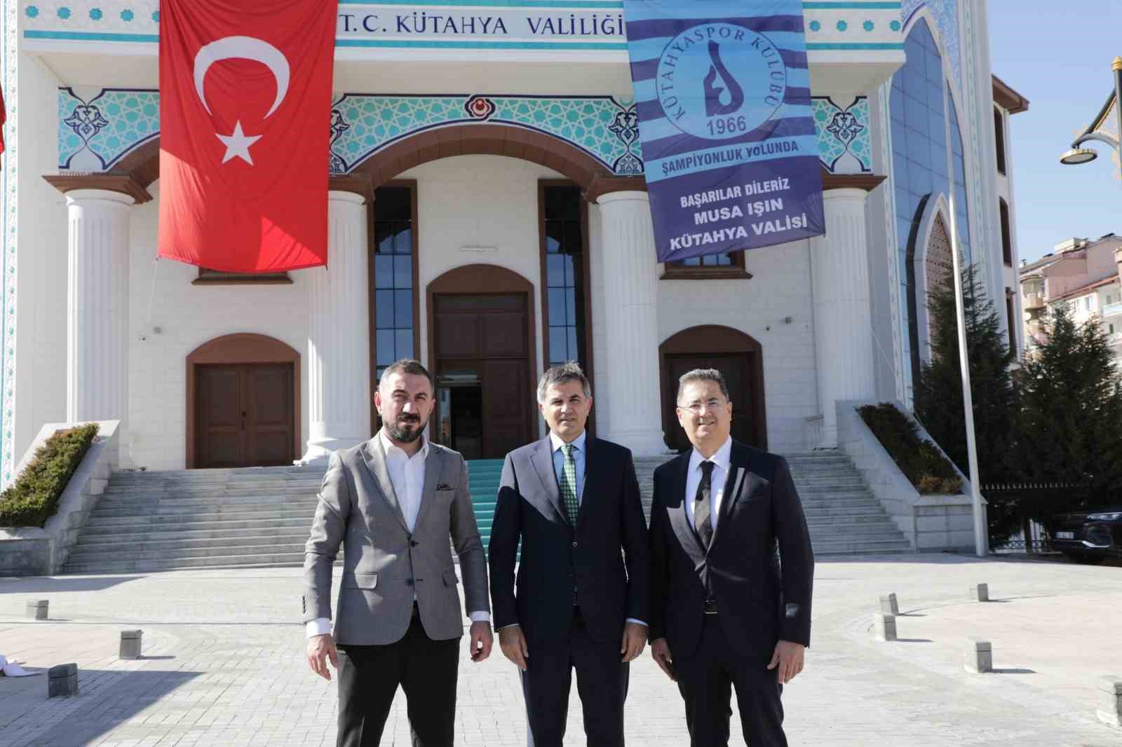 Kütahyaspor’un "43 bin bayrak" projesine ilk destek Vali Işın’dan
