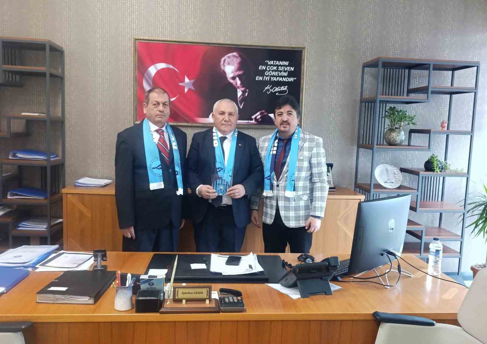 Kütahyaspor’un 60. yıl albümü yöneticilere takdim edildi
