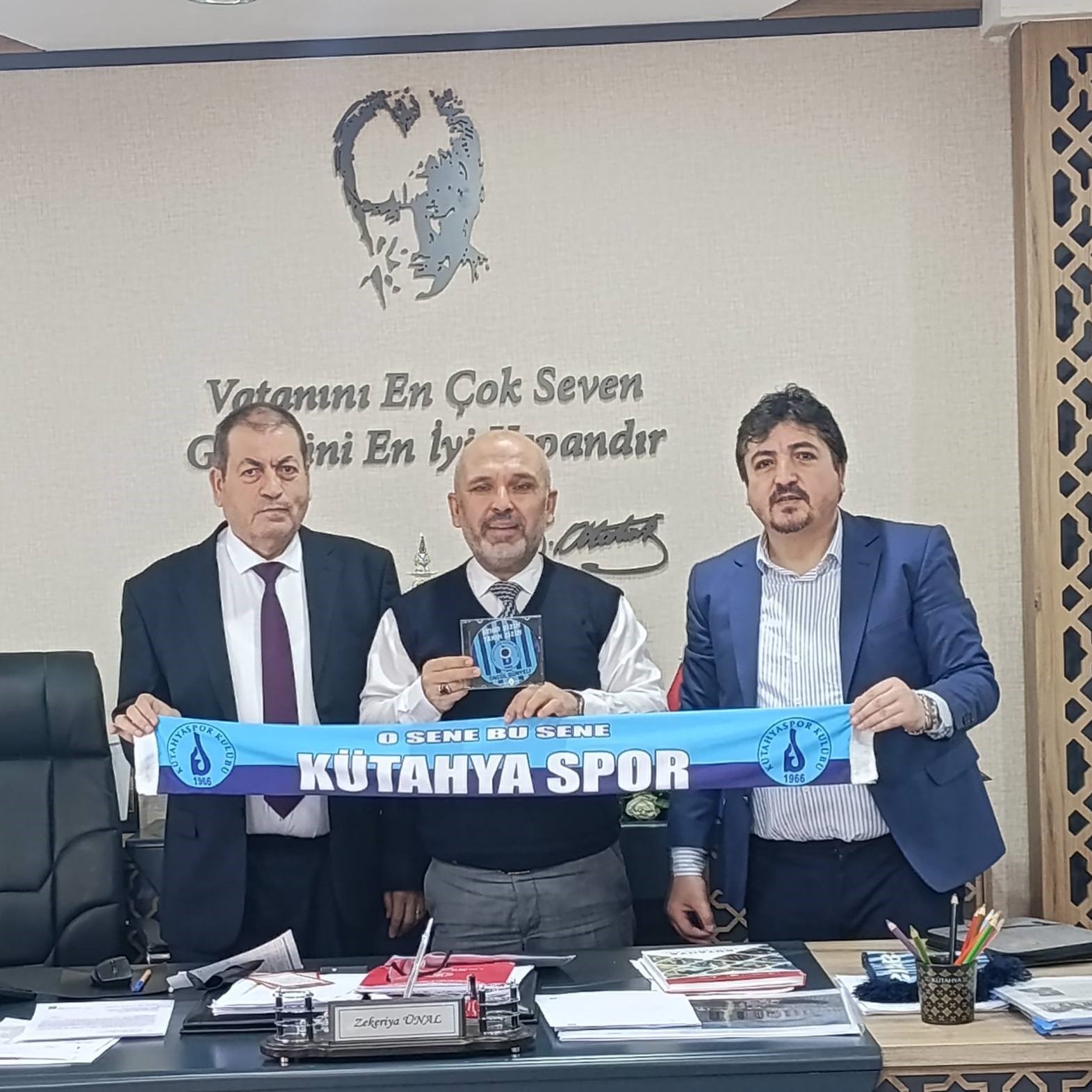 Kütahyaspor’un 60. yıl albümü yöneticilere takdim edildi
