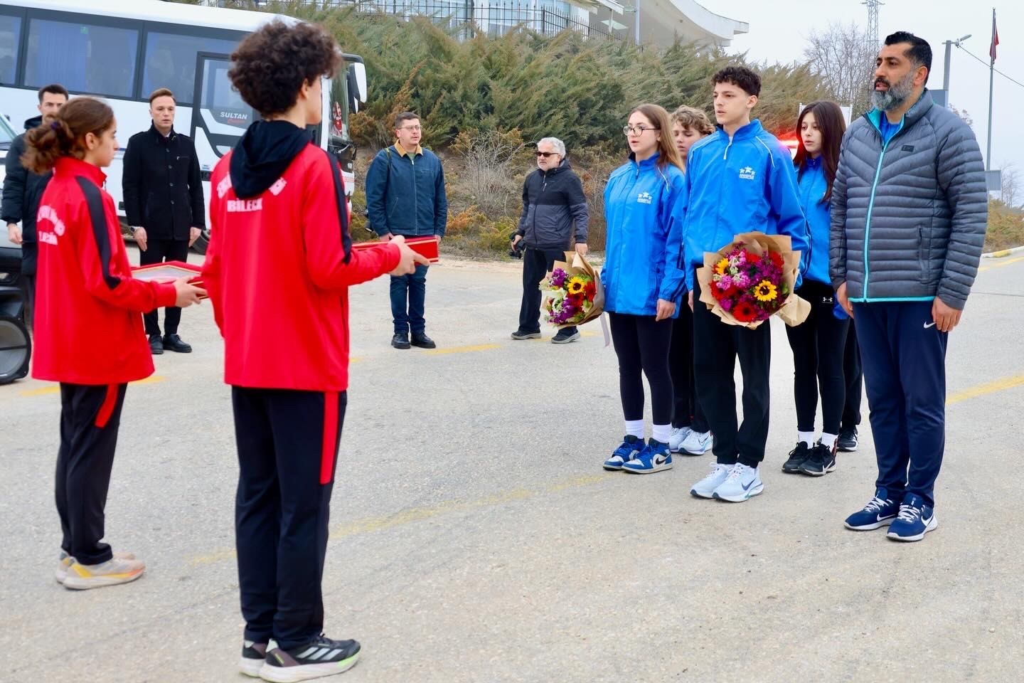 Kutsal emanetler Bilecik’ten geçti
Kutsal emanetler Bilecik’ten geçti
