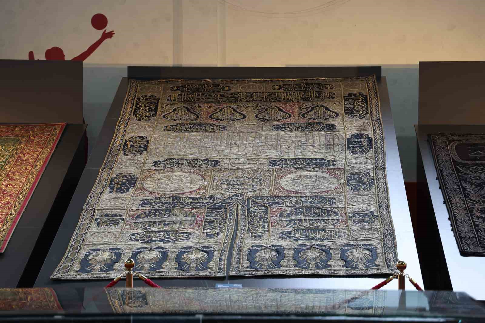 Kutsal emanetler Sivas’ta sergilendi, görmek isteyen vatandaşlar uzun kuyruk oluşturdu
