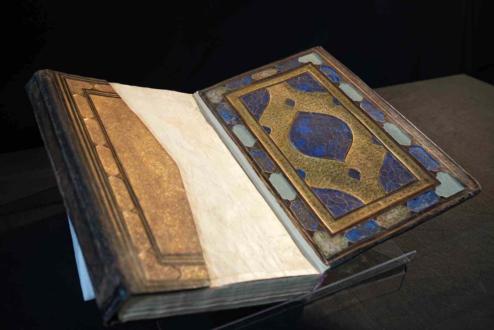 Kutsal emanetlere rekor ziyaret
