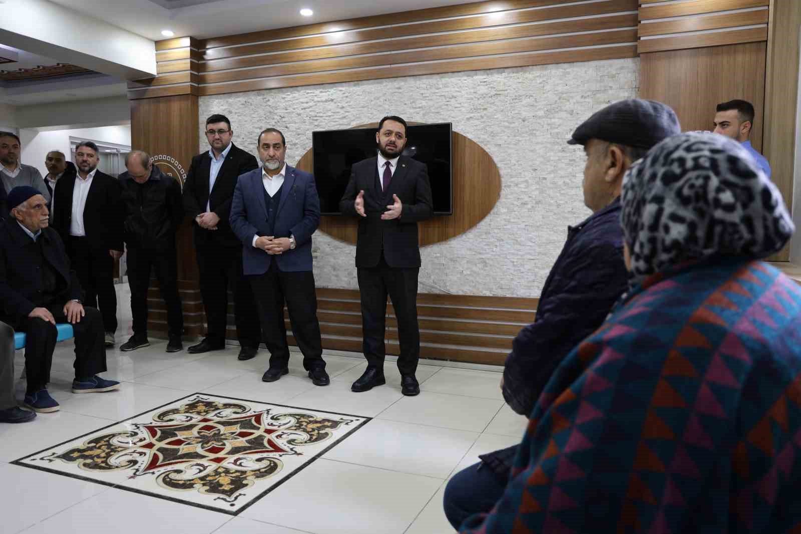 Kutsal topraklara gitmek istediler, umre vaadiyle çantacıya dolandırıldılar
