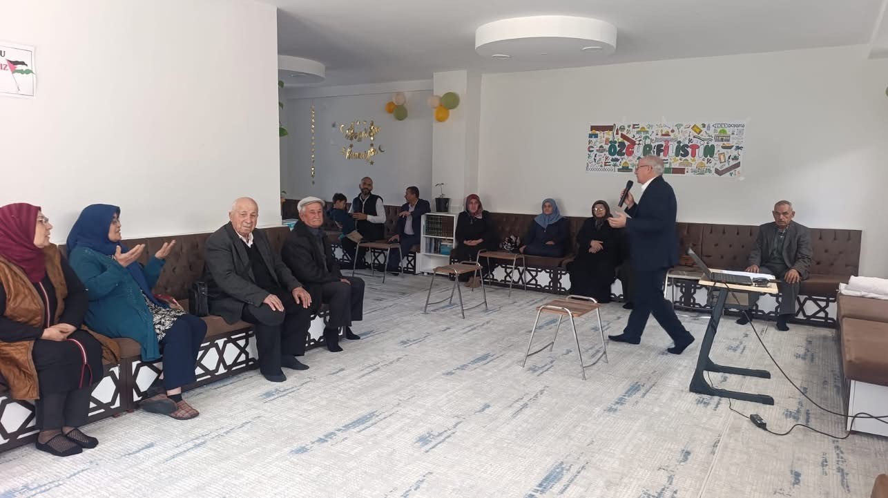 Kutsal yolculuk öncesi hacı adaylarına eğitim
