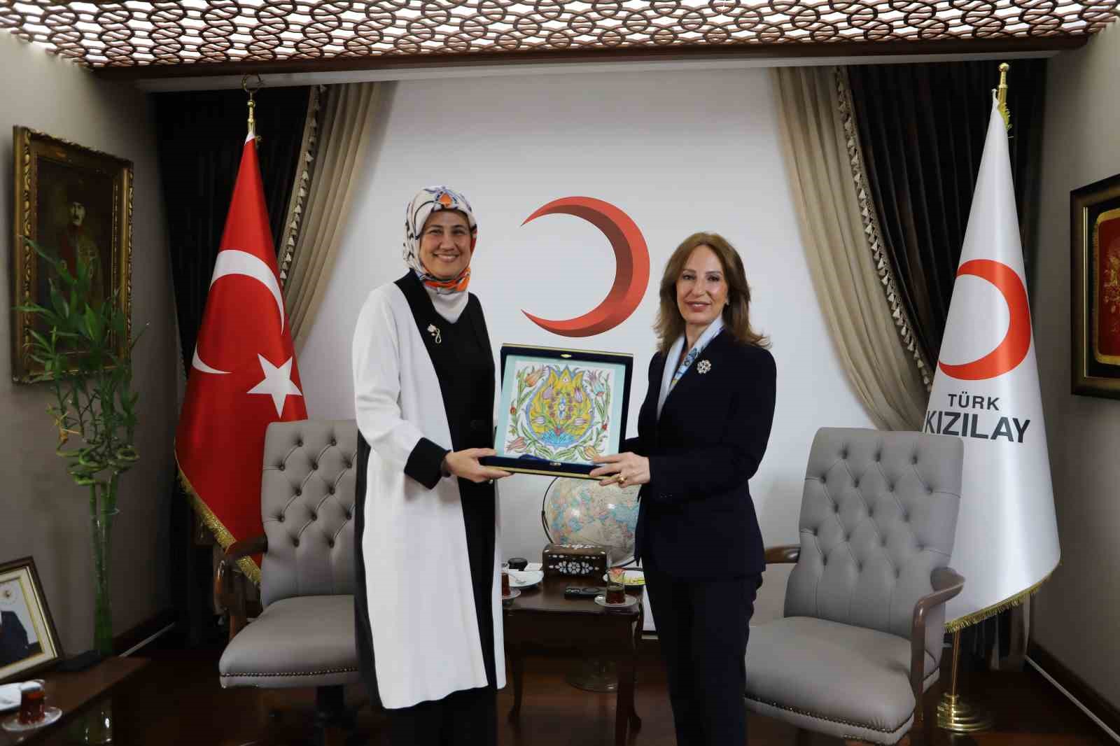 KUTSO Heyetinden Türk Kızılay’a ziyaret ve tebrik
