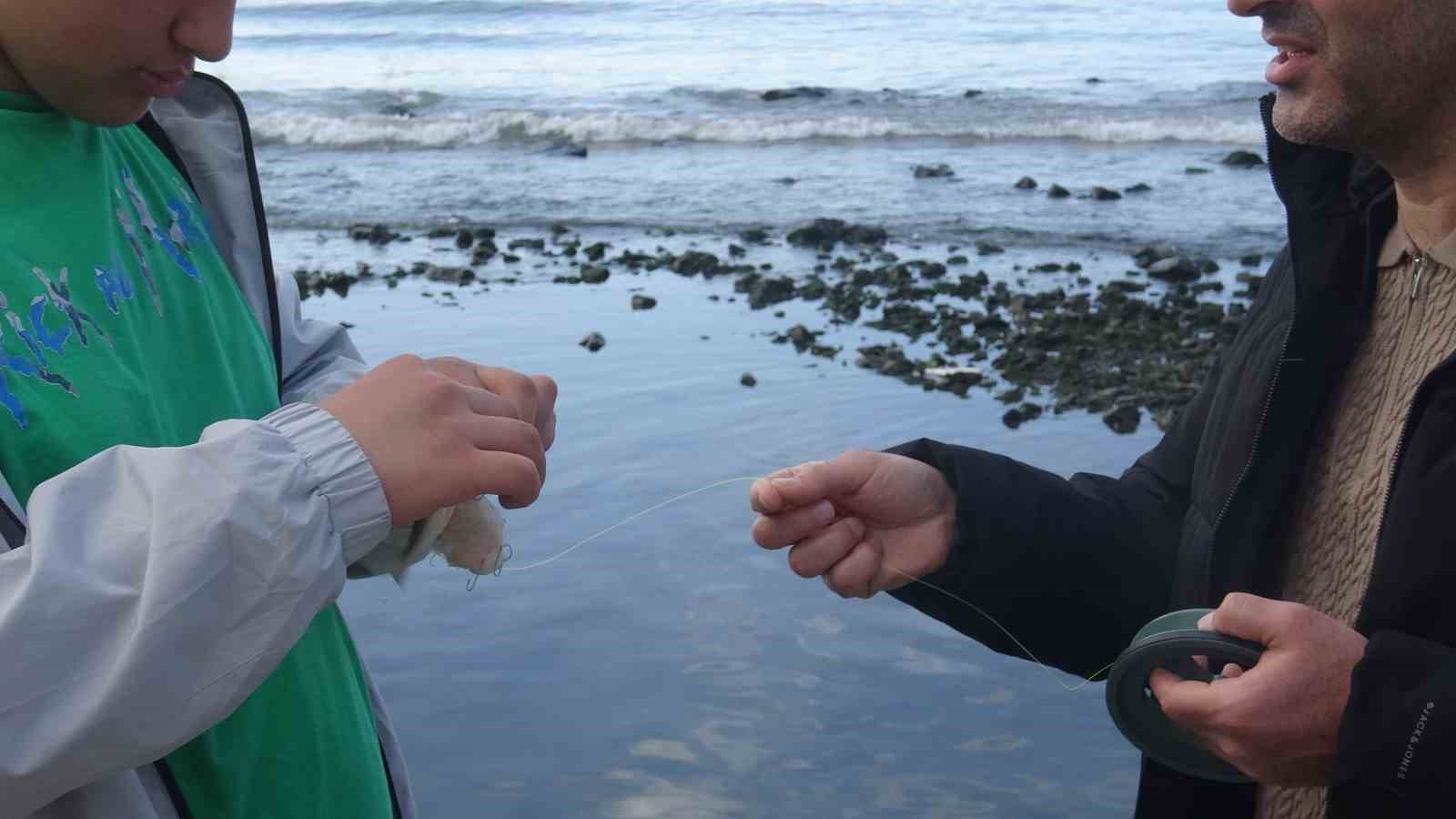 Kuvvetli fırtına sonrası İskenderun Körfezi’nde deniz suyu çekildi
