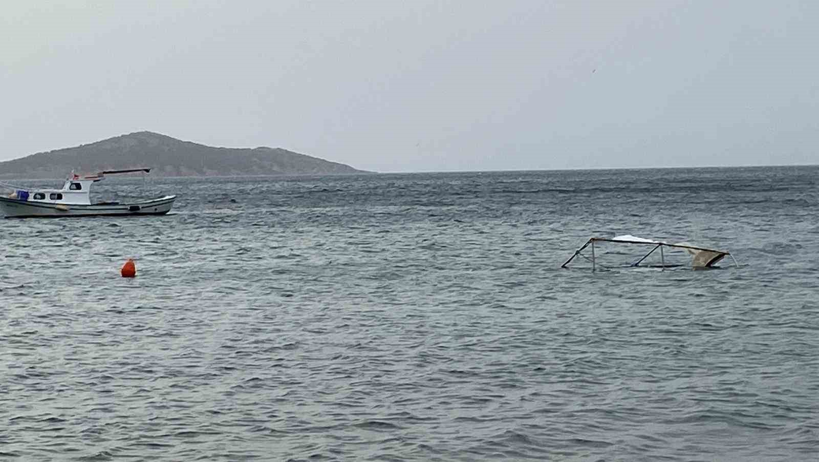 Kuvvetli lodos Ayvalık’ı vurdu
