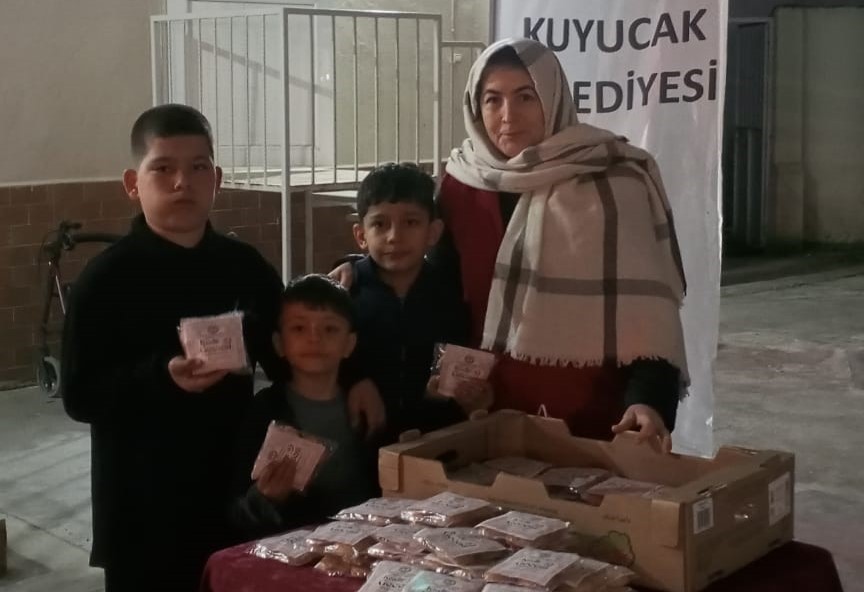 Kuyucak Belediyesi Kadir Gecesi’nde vatandaşları unutmadı
