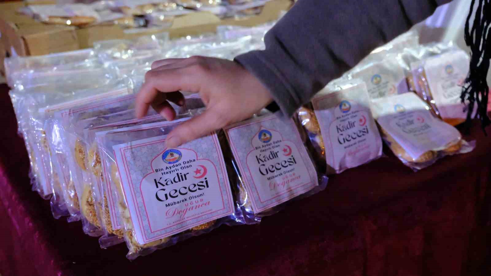 Kuyucak Belediyesi Kadir Gecesi’nde vatandaşları unutmadı
