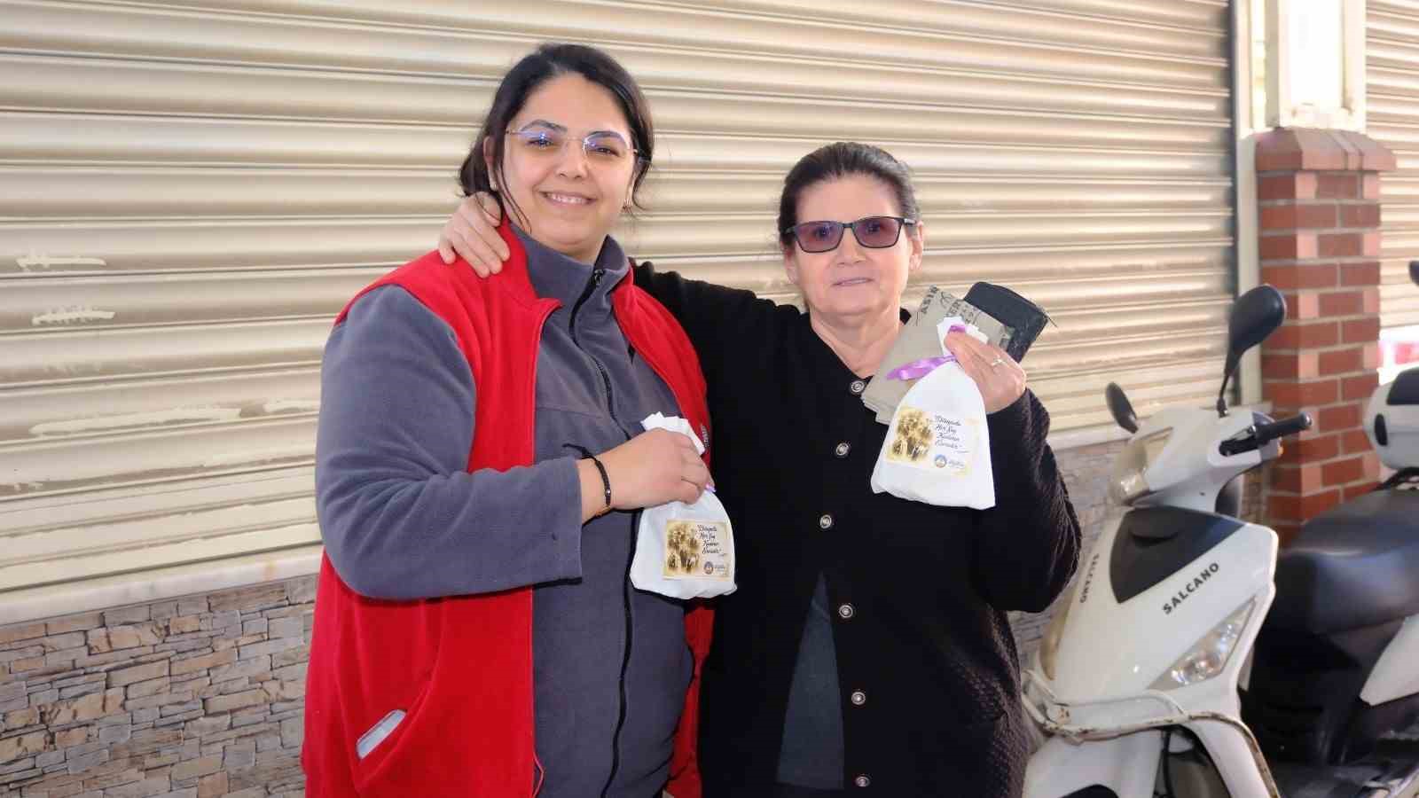 Kuyucak Belediyesi’nden kadınlara 8 Mart sürprizi
