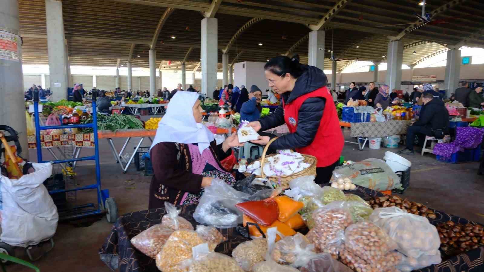 Kuyucak Belediyesi’nden kadınlara 8 Mart sürprizi
