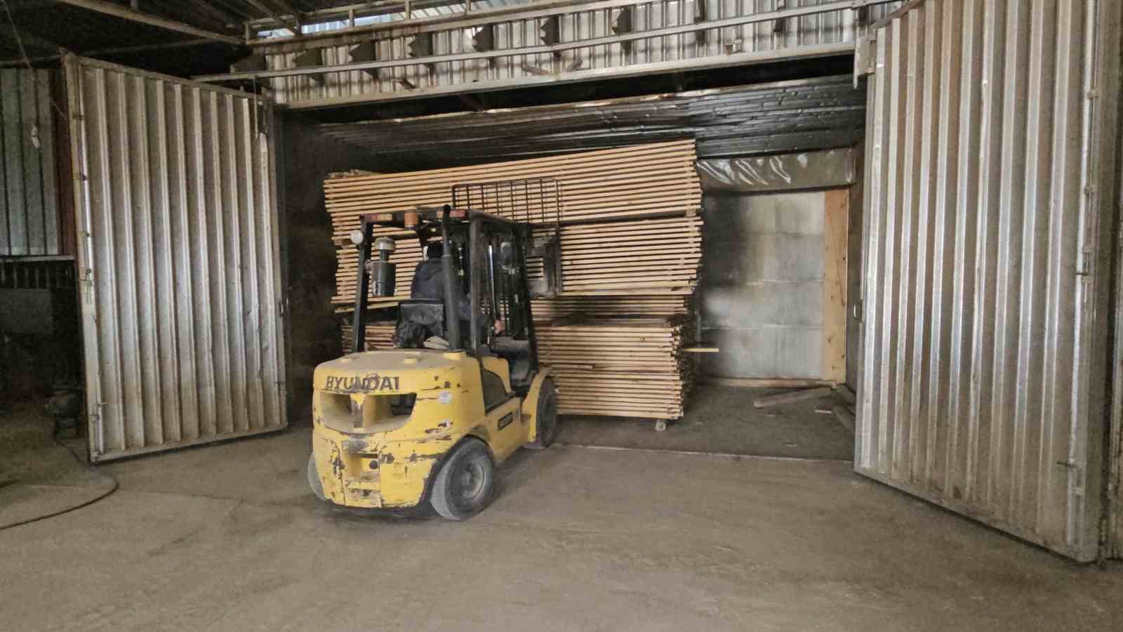 Kuyucak’tan dünyaya kovan ihracatı
Kuyucak’tan dünyaya kovan ihracatı