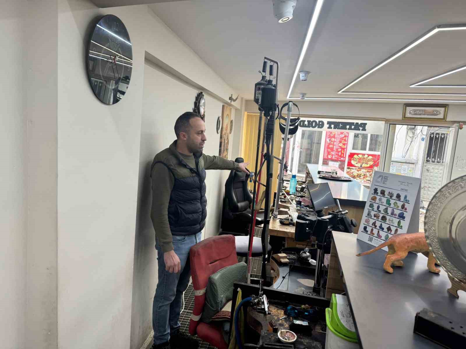 Kuyum atölyesini su basan iş yeri sahibi Gözaç: "Belediye geçmiş olsun bile demedi’
