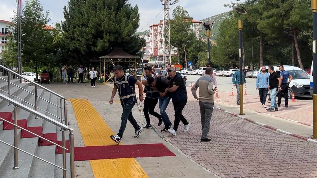 Kuzenini öldüren şahsa 36 yıl, yardım eden karısına 29 yıl hapis cezası
