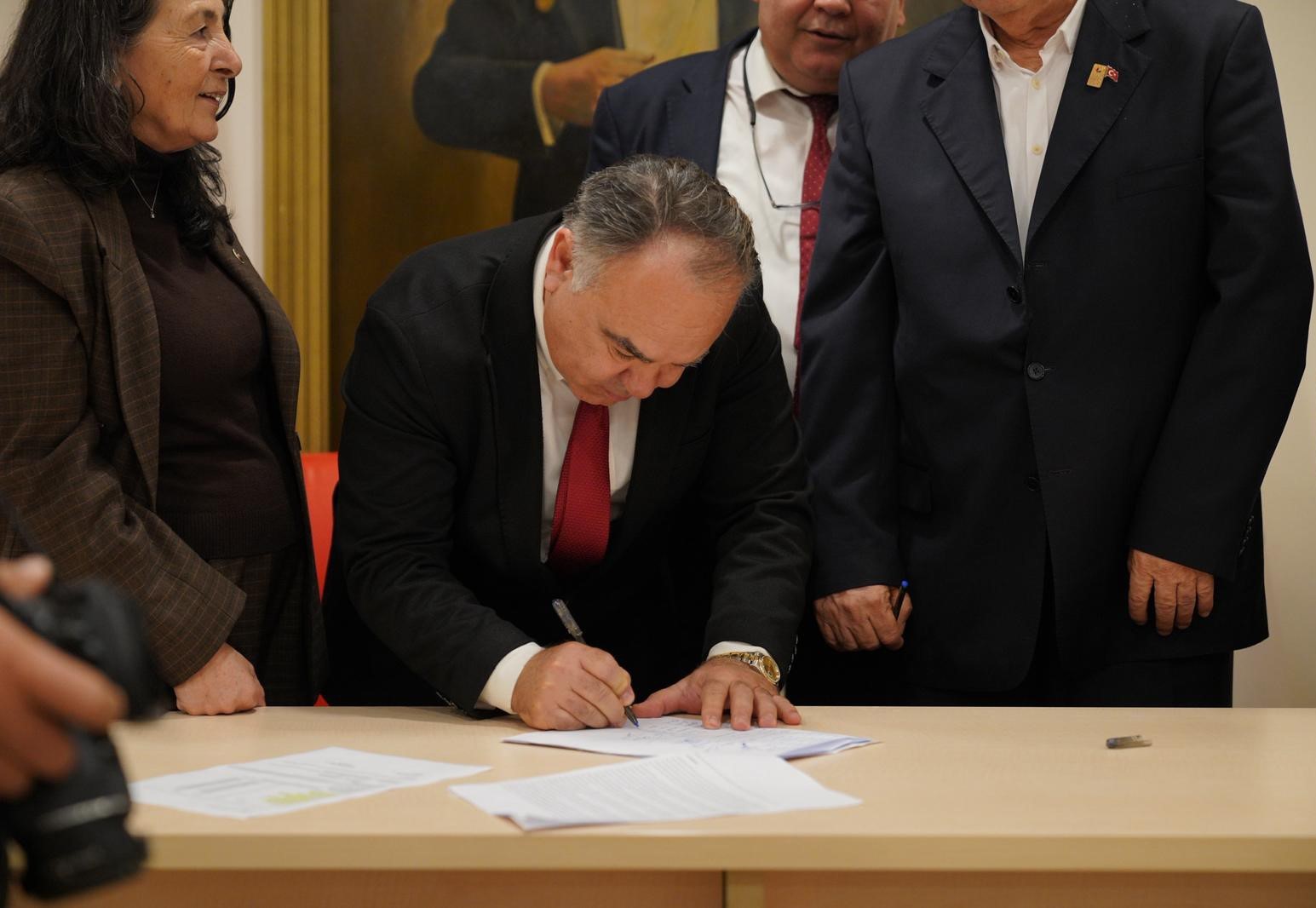 Kuzey Ege Zeytinyağı Lisanslı Depoculukta tarihi adım: İlk imzalar atıldı
Kuzey Ege Zeytinyağı Lisanslı Depoculukta tarihi adım: İlk imzalar atıldı