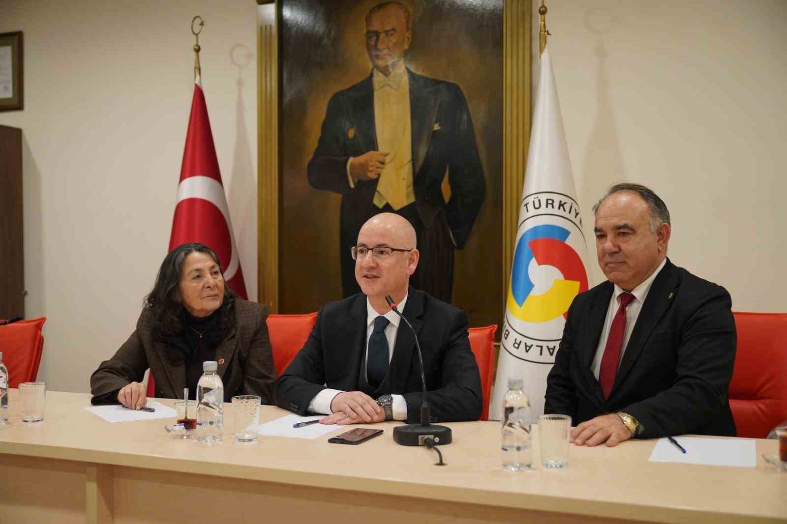 Kuzey Ege Zeytinyağı Lisanslı Depoculukta tarihi adım: İlk imzalar atıldı
Kuzey Ege Zeytinyağı Lisanslı Depoculukta tarihi adım: İlk imzalar atıldı