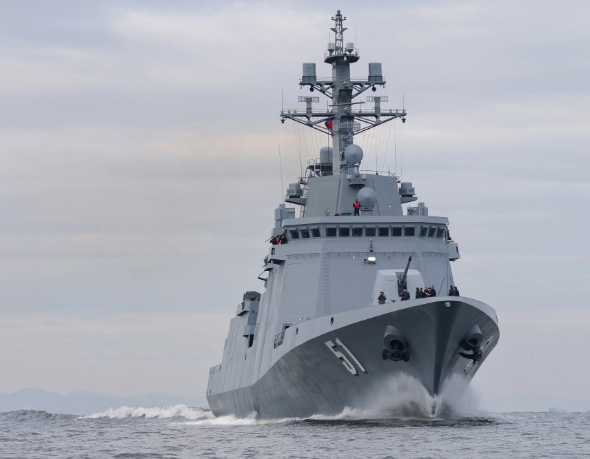 Kuzey Kore dev savaş gemisinden füze denemesi yaptı
