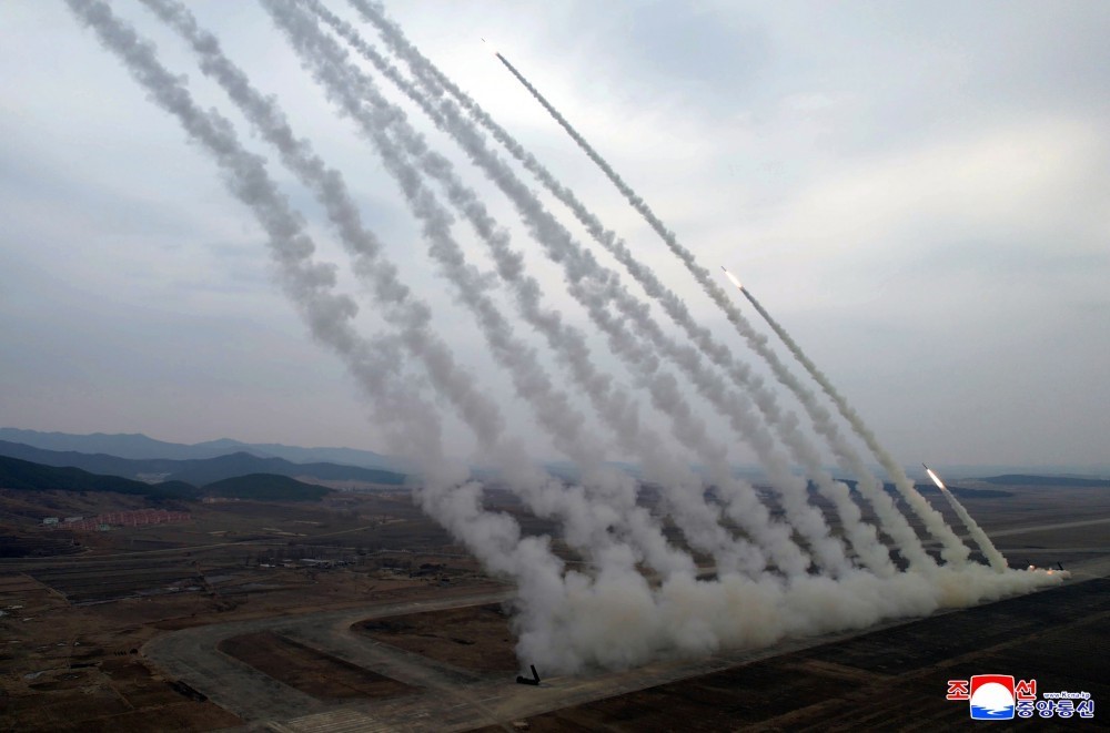 Kuzey Kore, ultra hassas çoklu roketatar sistemlerini test etti
