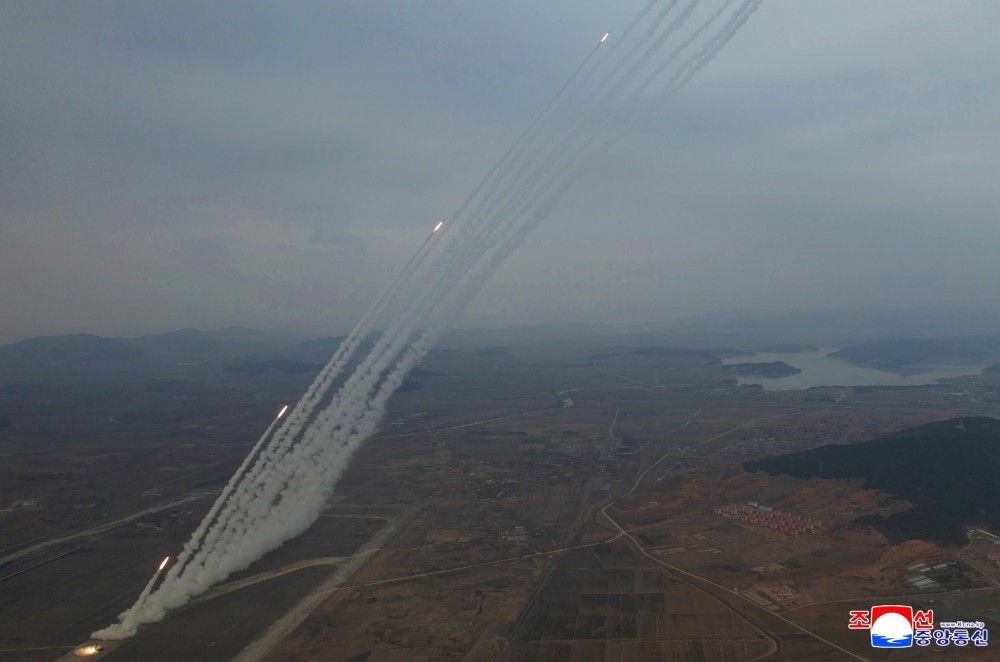 Kuzey Kore, ultra hassas çoklu roketatar sistemlerini test etti

