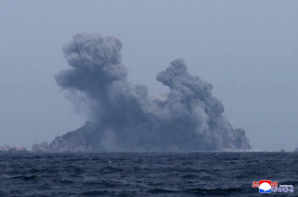 Kuzey Kore, ultra hassas çoklu roketatar sistemlerini test etti
