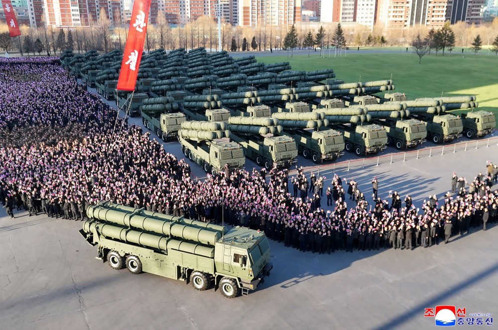 Kuzey Kore yapay zeka destekli çoklu roketatar sistemlerini tanıttı
