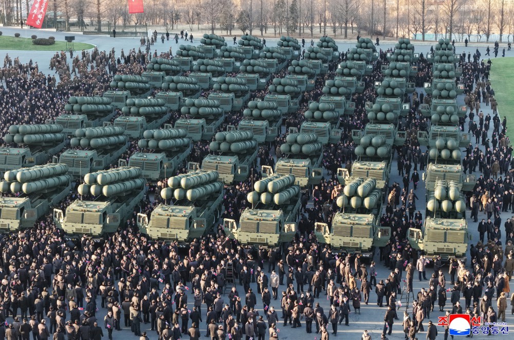 Kuzey Kore yapay zeka destekli çoklu roketatar sistemlerini tanıttı
