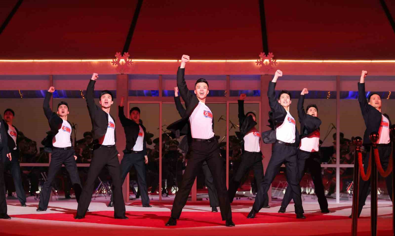 Kuzey Kore yeni yıla görkemli bir kutlama etkinliği ile girdi
