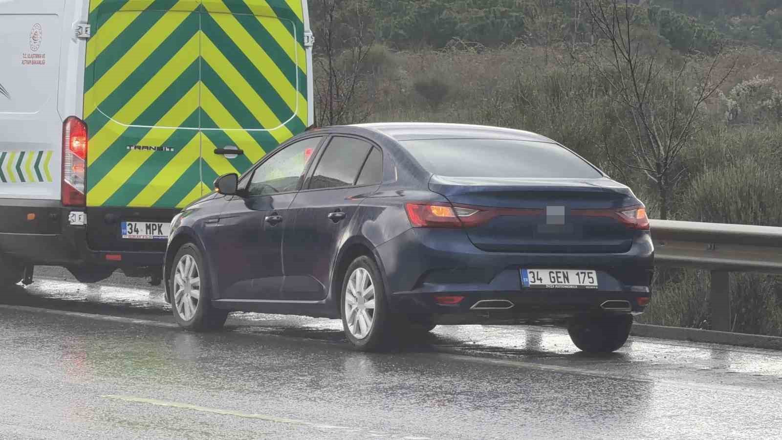 Kuzey Marmara Otoyolu’nda yağış kazayı beraberinde getirdi: 3 araç birbirine girdi
