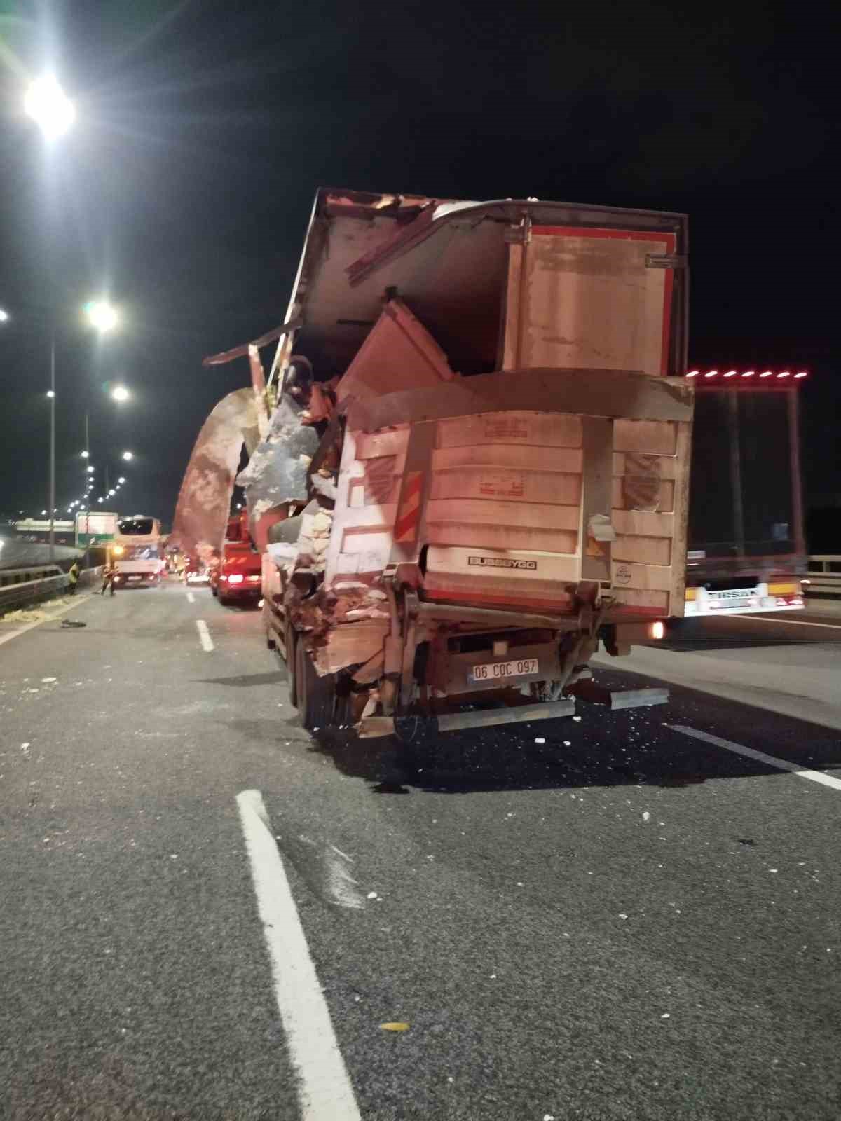 Kuzey Marmara Otoyolu’nda yolcu otobüsü tıra çarptı: 10 yaralı
