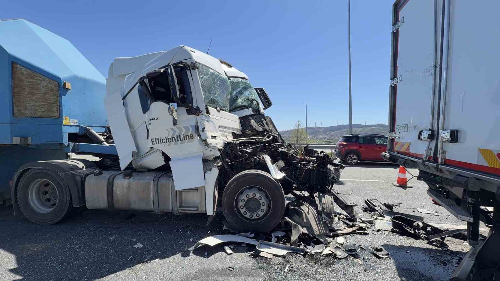 Kuzey Marmara Otoyolu’nda zincirleme kaza: 1 yaralı
