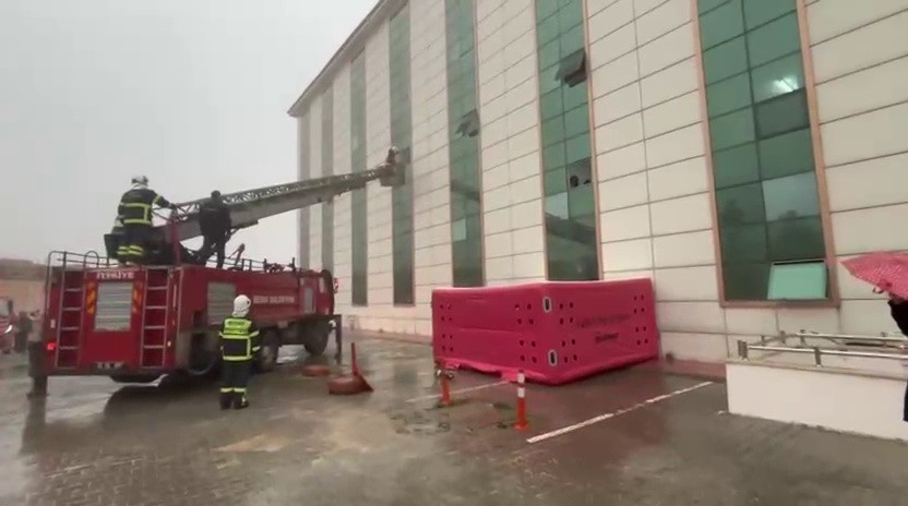 KYK yurtlarında yangın tatbikatı gerçeği aratmadı
