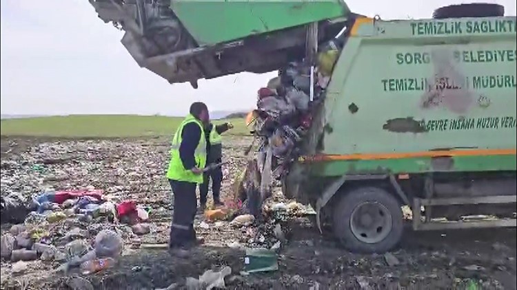 Lahana poşetinde sakladığı altınları çöpe atıldı
