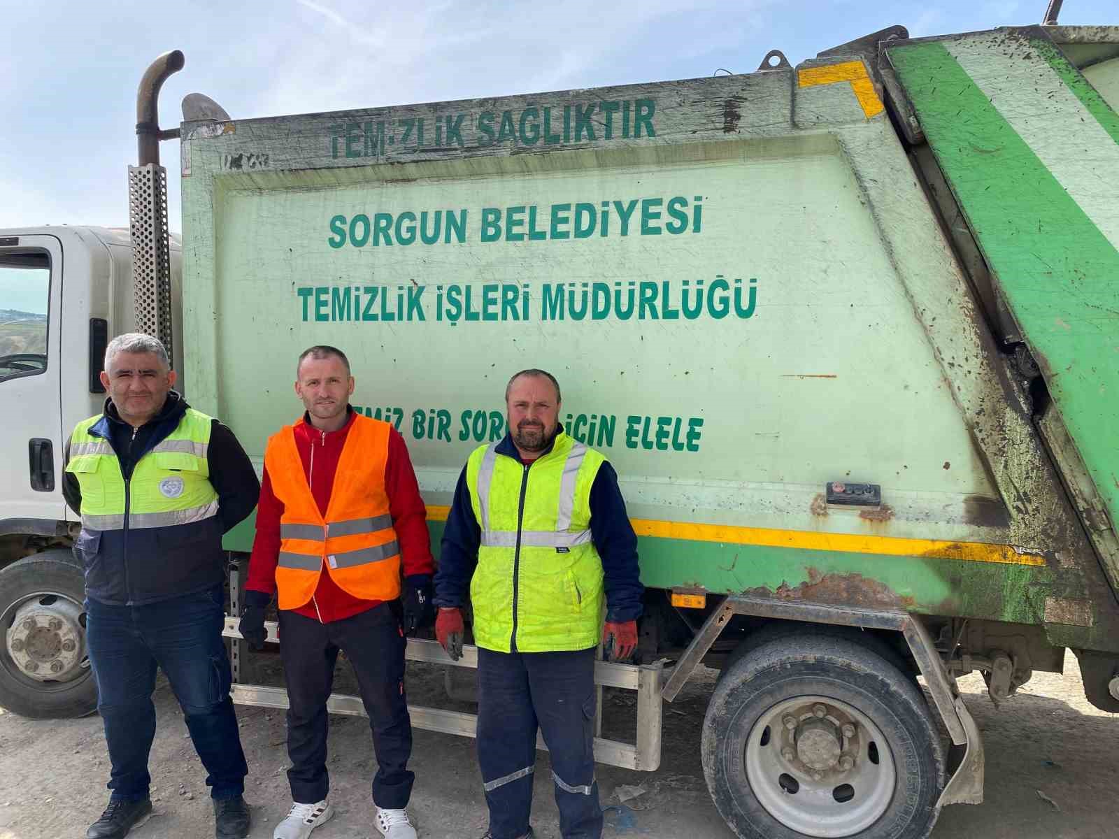 Lahana poşetinde sakladığı altınları çöpe atıldı
