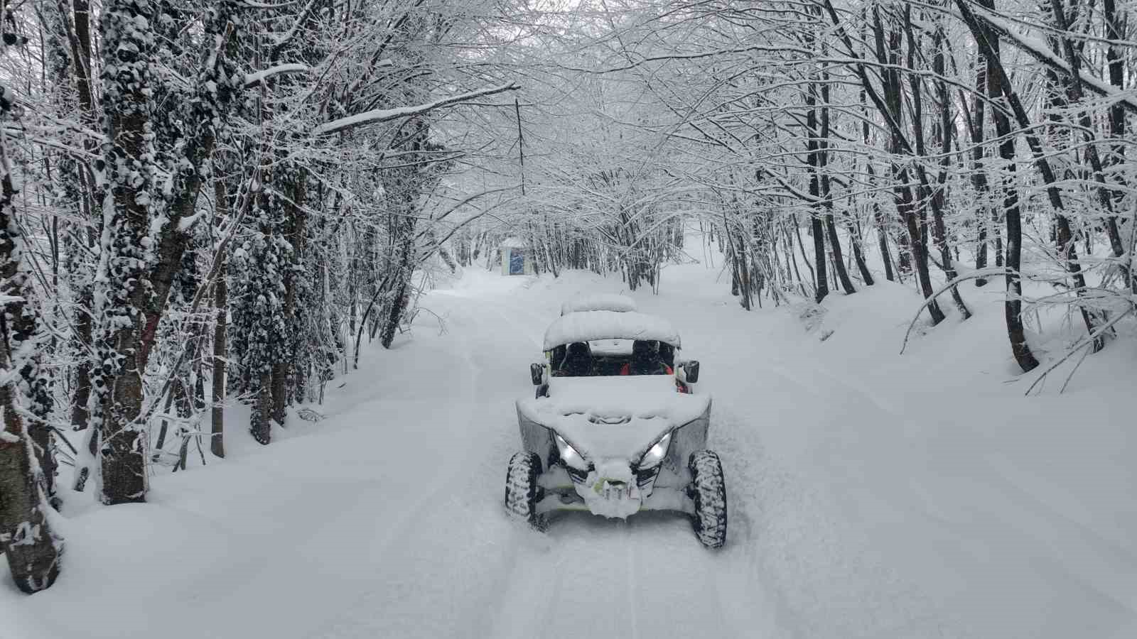 Lapa lapa kar altında adrenalin dolu yolculuk
