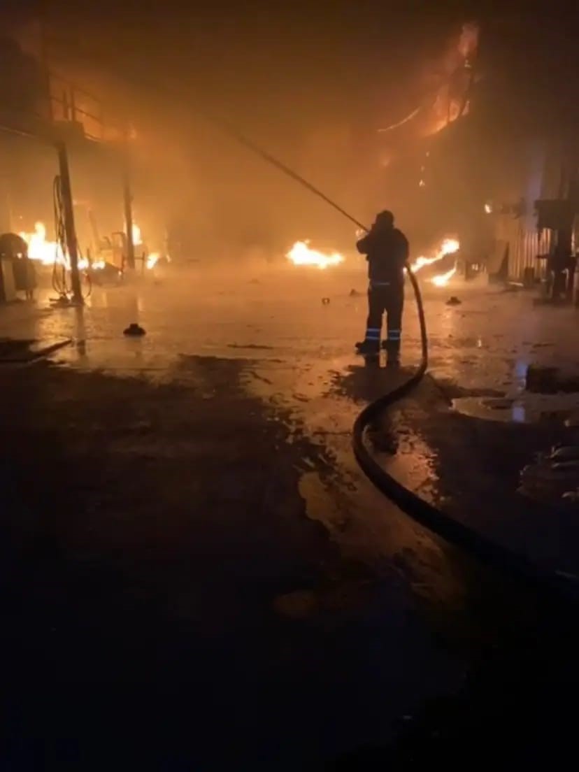 Lastik deposunda çıkan yangın kontrol altına alındı
