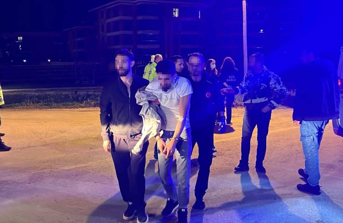 Lastikleri patlatılarak durdurulan araçtan uyuşturucu çıktı
