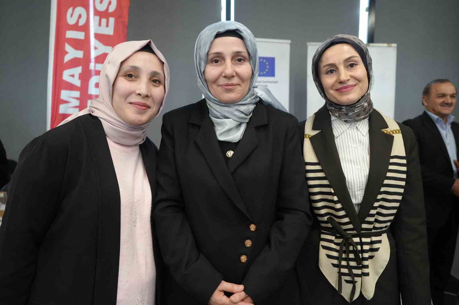 Lavanta kadınların elinde çeşitli ürünleri dönüşüyor: Yağ, mum, kolonya
