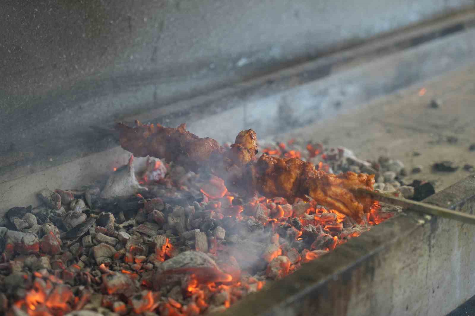 LGS çıkışı verdiği röportajla gündem olmuştu: Yıllar sonra kebap ustası olarak ortaya çıktı
