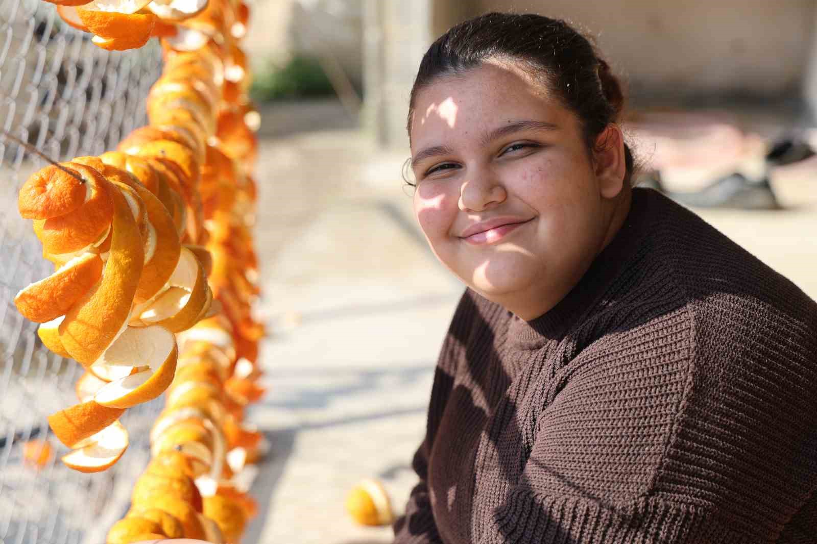 Limon ve turunç kabukları kadınların elinde değerleniyor
