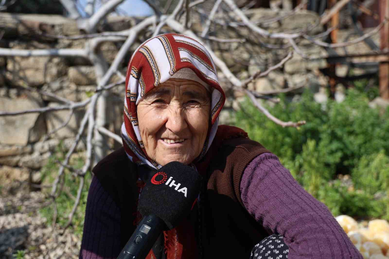 Limon ve turunç kabukları kadınların elinde değerleniyor
