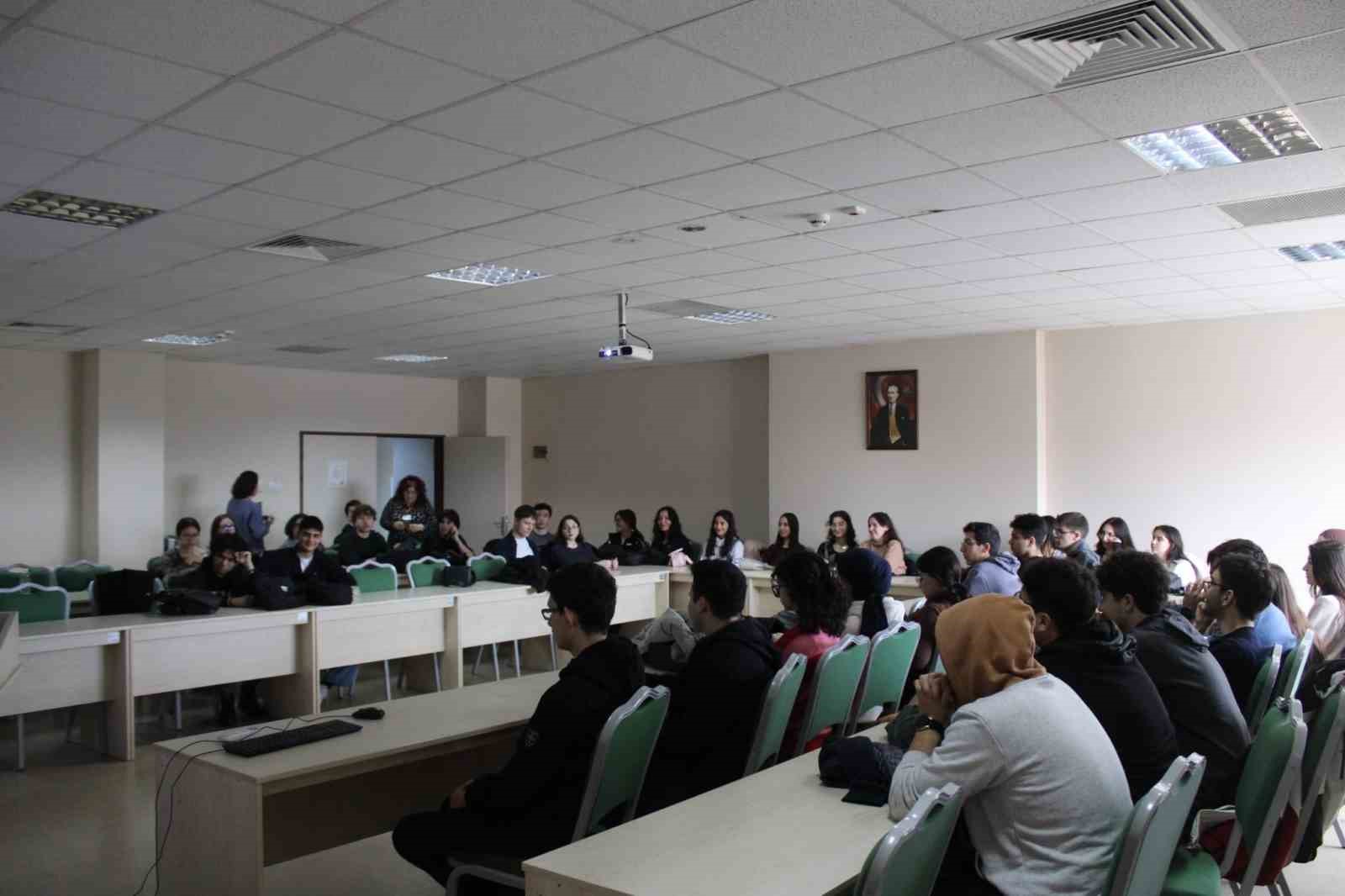 Lise öğrencileri üniversiteleri yakından tanıdı
